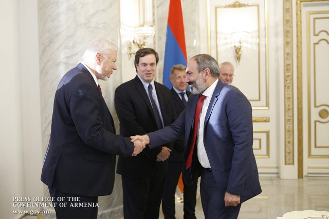«Карабах попросили вернуться»: «Коммерсант» — о сегодняшней встрече Пашинян-Алиев