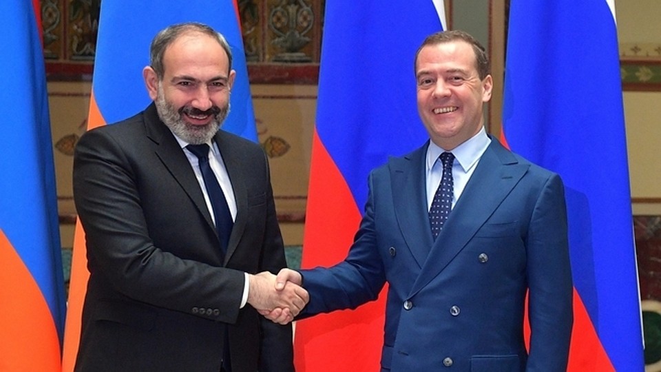 Пашинян и Медведев обсудили вопросы повестки ереванского заседания Совета глав правительств ЕАЭС