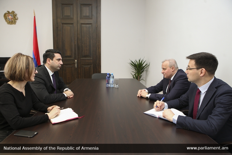 Ален Симонян выразил озабоченность послу России в связи с участием российских депутатов в антиармянском мероприятии в Баку