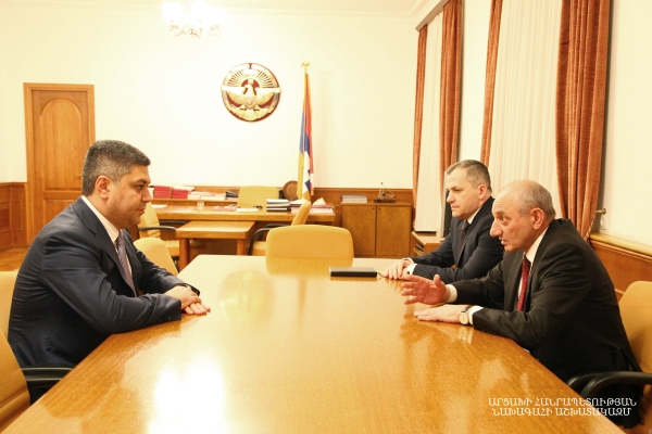 В Степанакерте состоялась встреча Бако Саакян с директором СНБ Армении Артуром Ванецяном