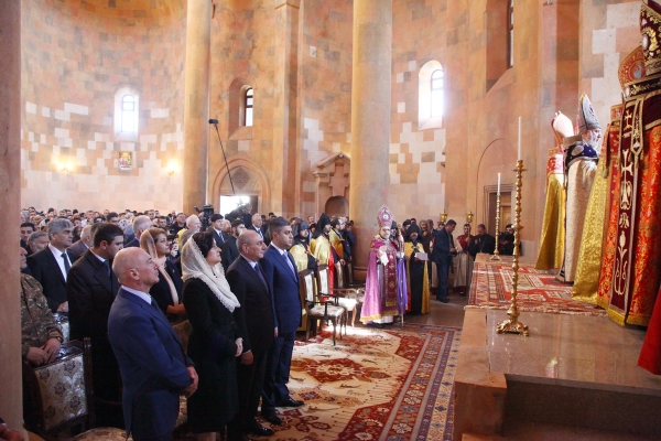 В Степанакерте освящен Кафедральный собор Покрова Пресвятой Богородицы