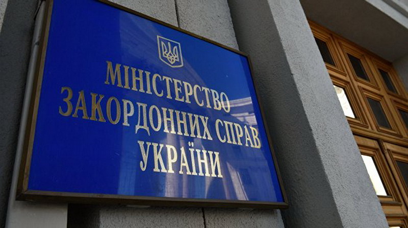МИД Украины назвал решение Кремля о выдаче российских паспортов жителям Донбасса провокационным и преступным