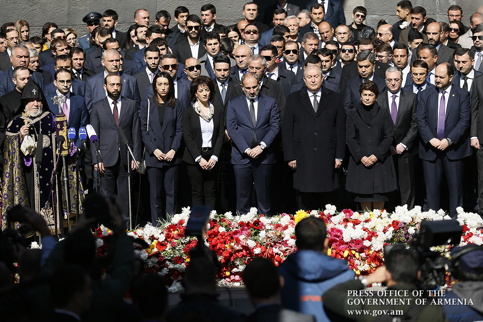 Руководители Армении в Цицернакаберде почтили память жертв Геноцида армян