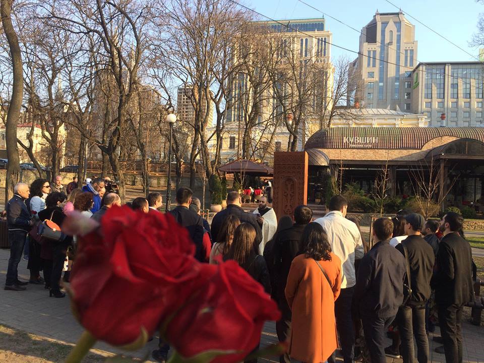 В Киеве почтили память погибших в Четырехдневной апрельской войне 2016 года: видео