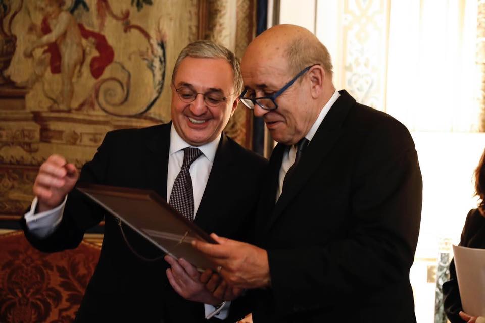 Зограб Мнацаканян и Жан-Ив Ле Дриан обсудили вопросы двусторонней и многосторонней повестки