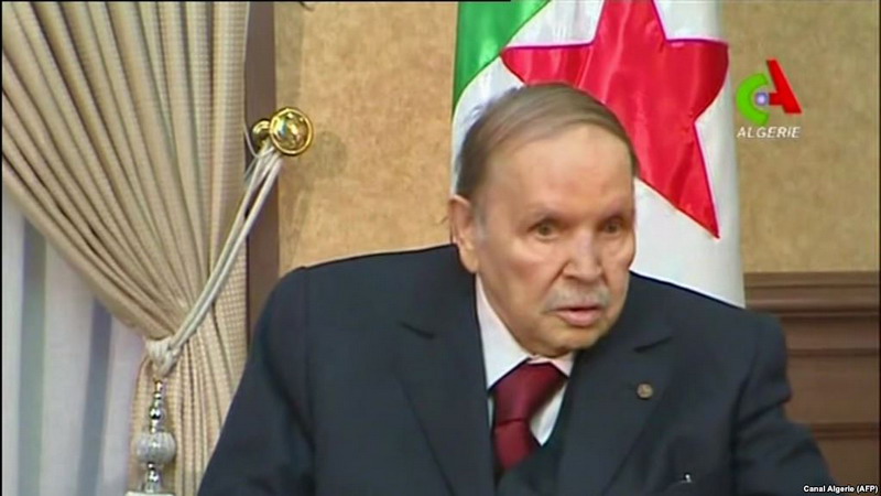 82-летний президент Алжира подал в отставку на фоне протестов после 20 лет правления