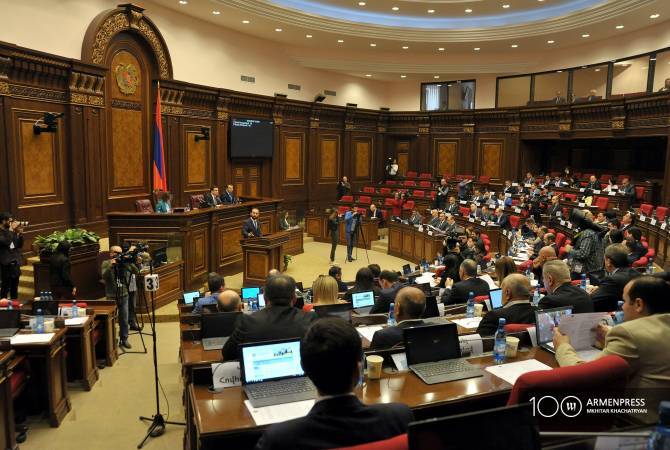 Парламент принял законопроект о праздновании в последнюю субботу апреля Дня гражданина Армении в первом чтении