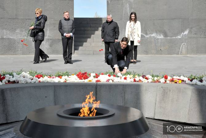 Делегация МИД Болгарии почтила память жертв Геноцида армян в Цицернакаберде