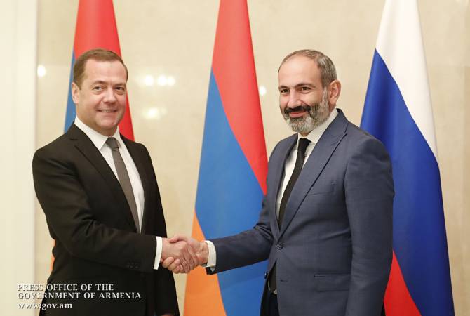 Сегодня Никол Пашинян примет прибывшего в Ереван премьер-министра РФ Дмитрия Медведева