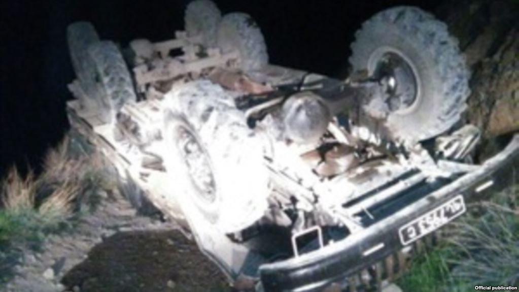 Перевернулся автомобиль МО Армении, госпитализированы 18 военнослужащих: МЧС