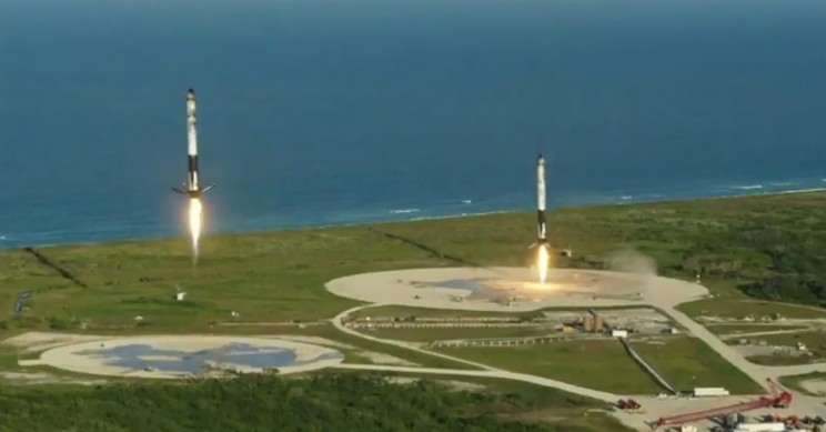 SpaceX Илона Маска запустила в космос самую мощную в мире ракету-носитель с грузом: видео