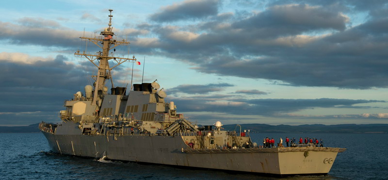 Американский ракетный эсминец USS Ross прибыл в порт Батуми