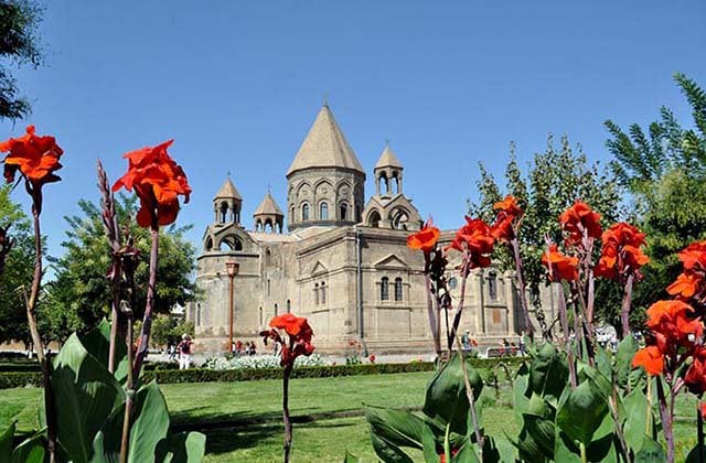 Армянская Апостольская Церковь отмечает Благовещение Пресвятой Богородицы — День благословения материнства