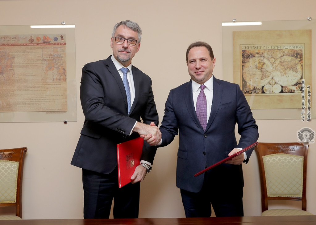 Министры обороны Армении и Чехии подписали соглашение о военно-техническом сотрудничестве