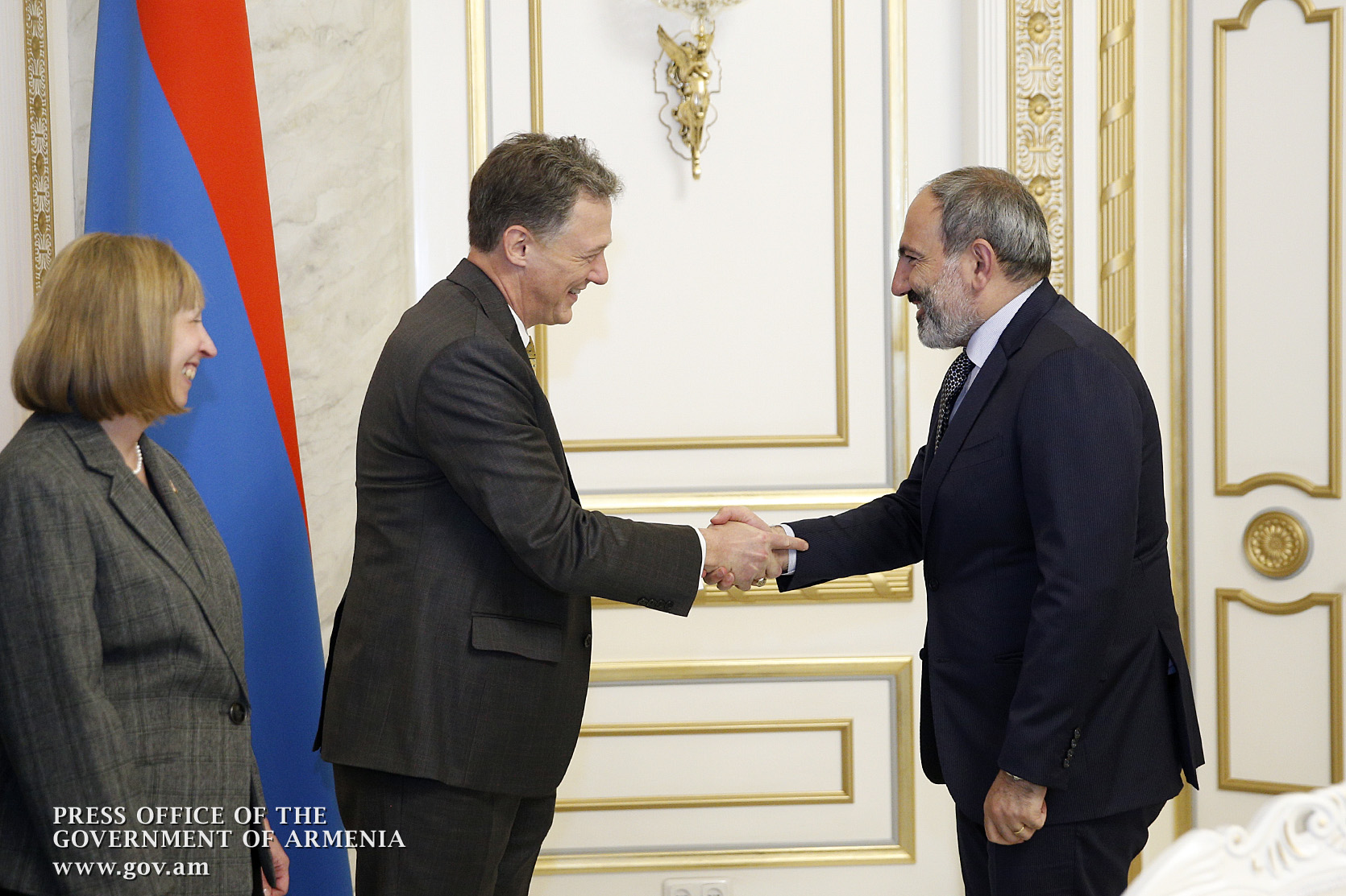 США заинтересованы в развитии отношений с Арменией: Джордж Кент — Николу Пашиняну
