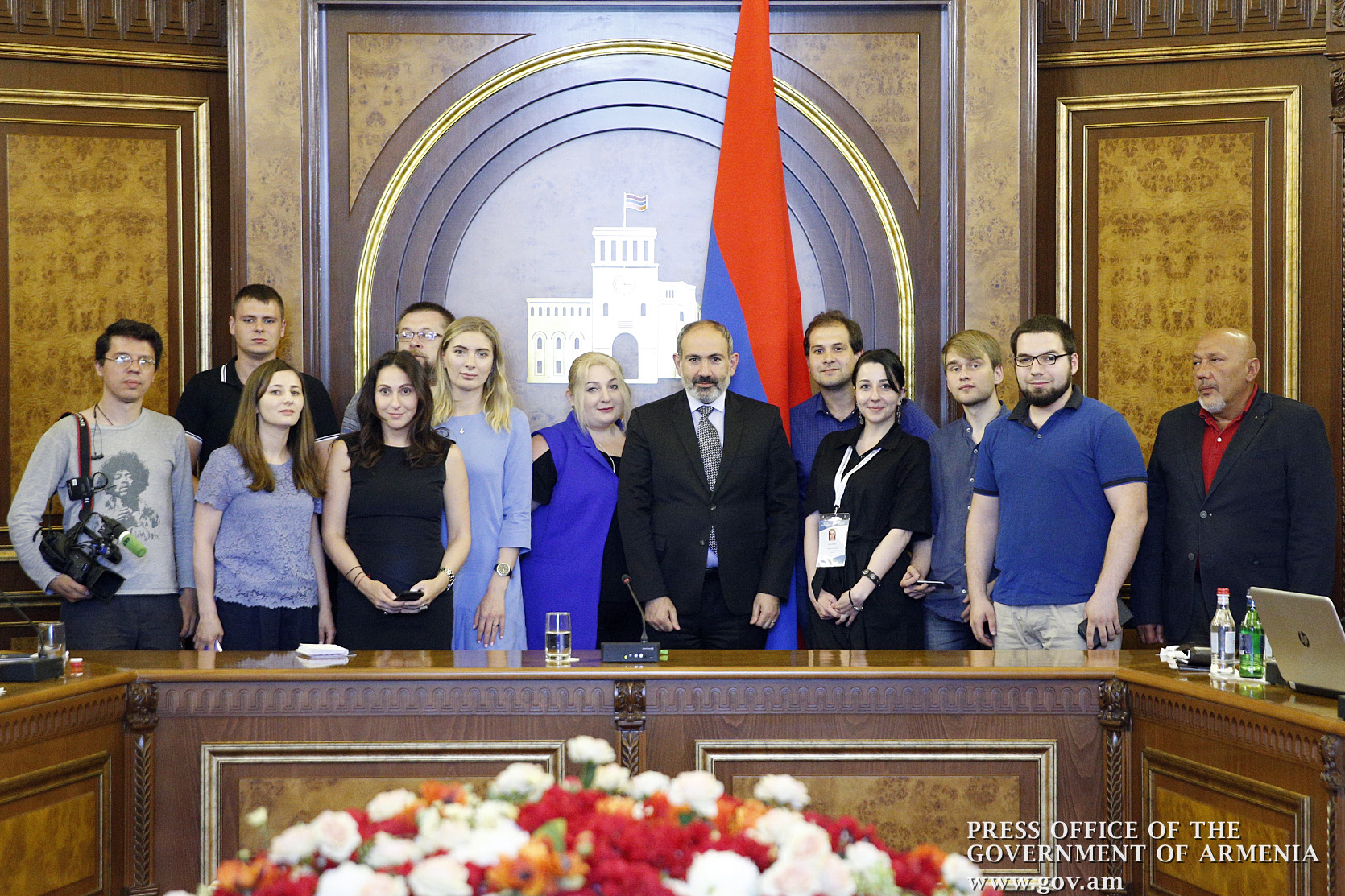 Премьер-министр Армении провел встречу с представителями ряда ведущих российских СМИ