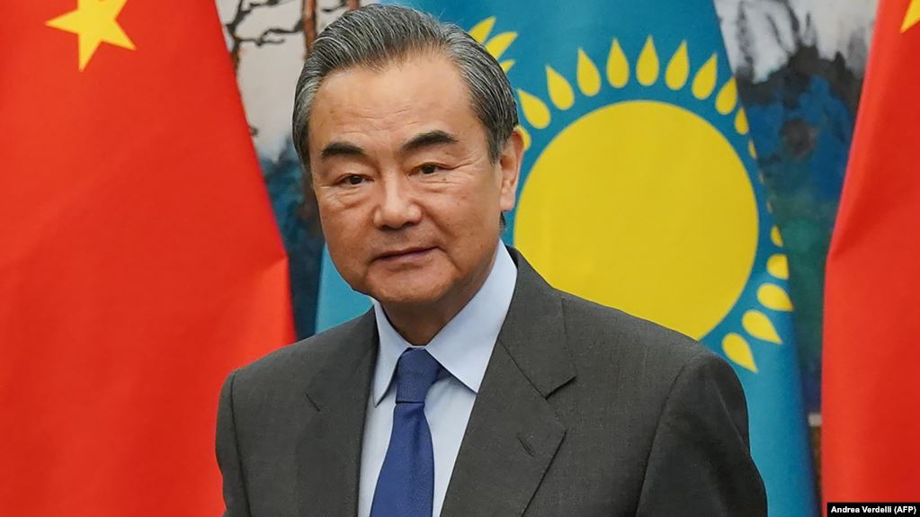 Министр иностранных дел Китая прибывает в Армению