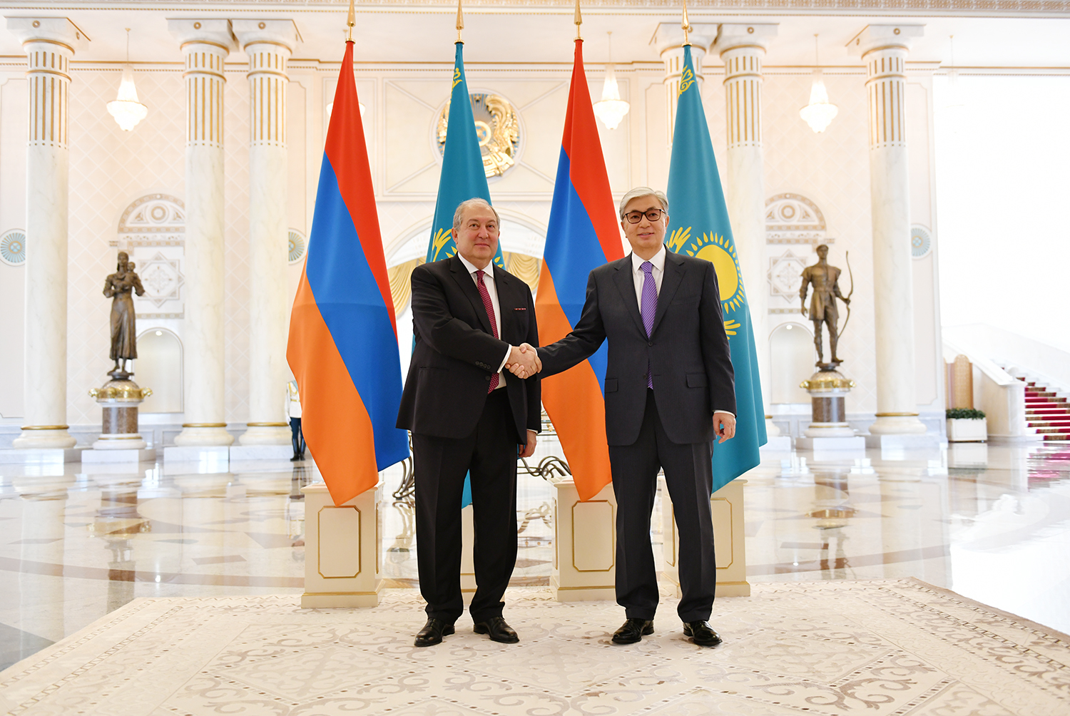 Президент Армении Армен Саргсян встретился с президентом Касимом-Жомартом Токаевым