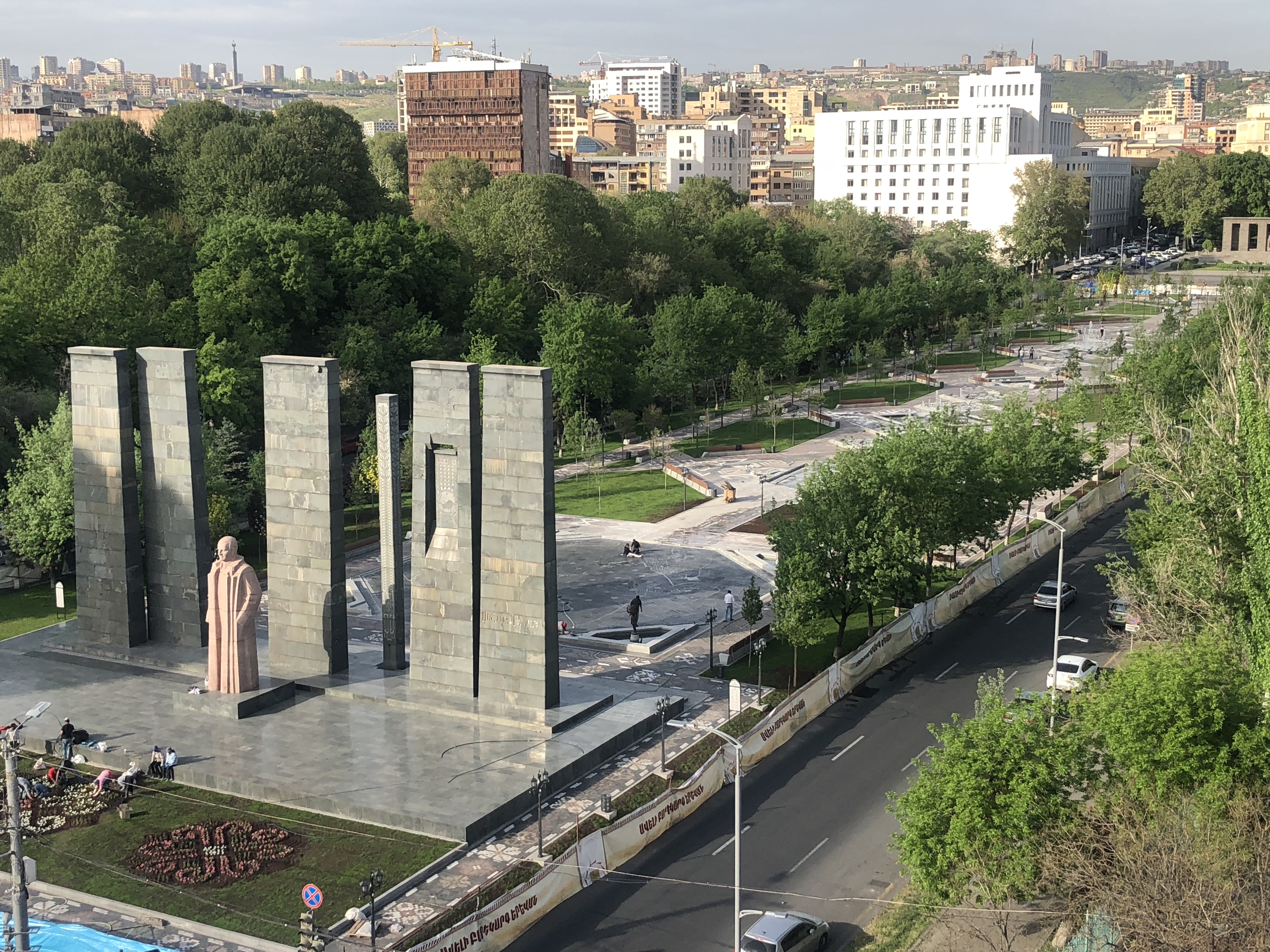 Парк 2800-летия Еревана – с сенсорными фонтанами и статуями: фоторяд
