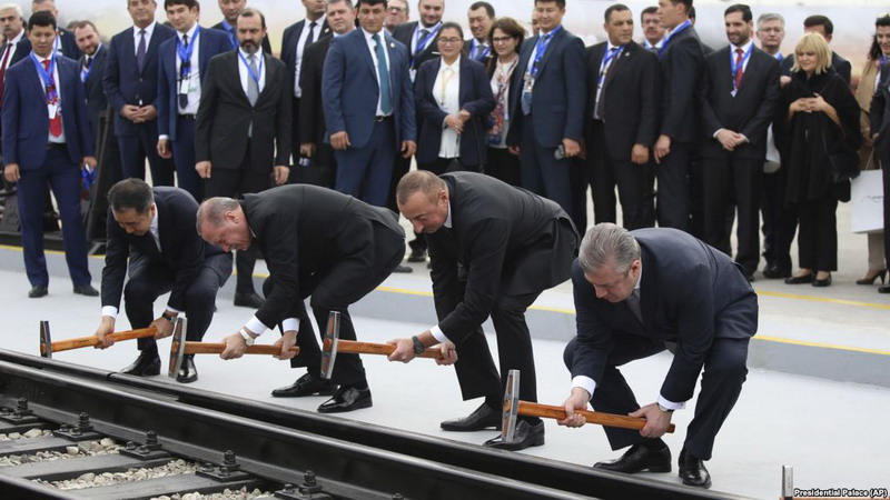 Азербайджан и Турция ставят Грузию перед фактом, подключая Россию к проекту Баку-Тбилиси-Карс