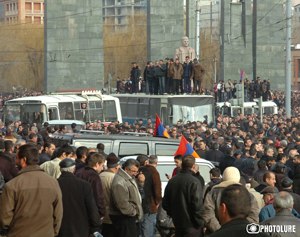 ВС Армении были введены в Ереван не после указа президента о чрезвычайном положении, а до этого: показания Сейрана Оганяна