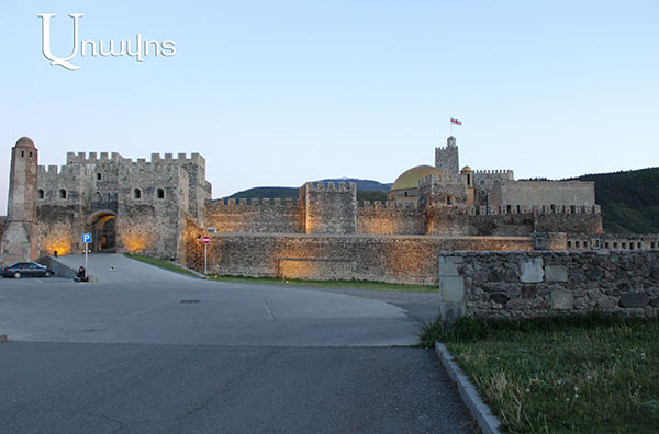 Красавица-крепость Ахалцихе, где пел Шарль Азнавур։ фоторяд, видео «Аравот»
