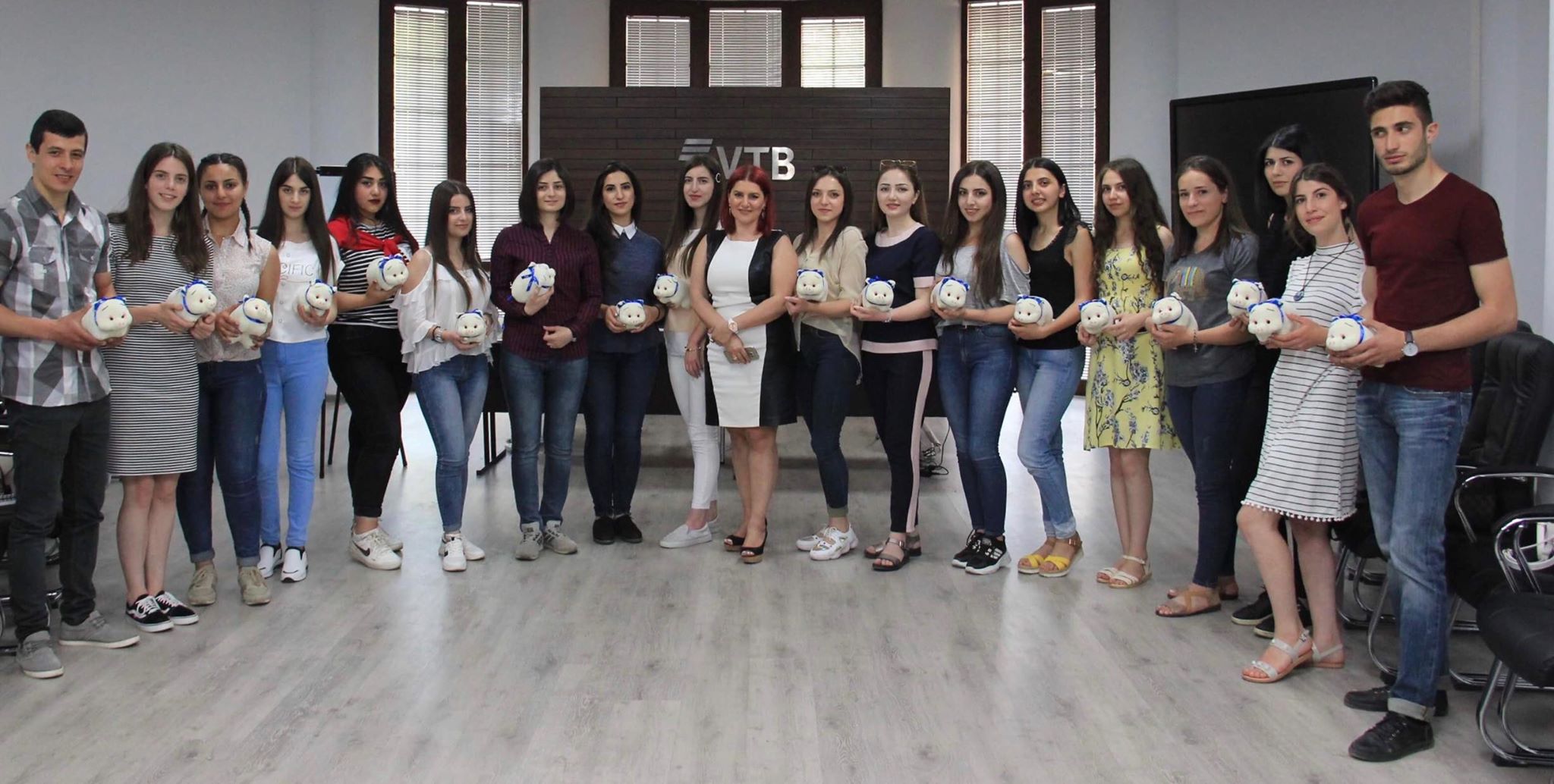 Банк ВТБ (Армения) принял в гости студентов из Гюмри
