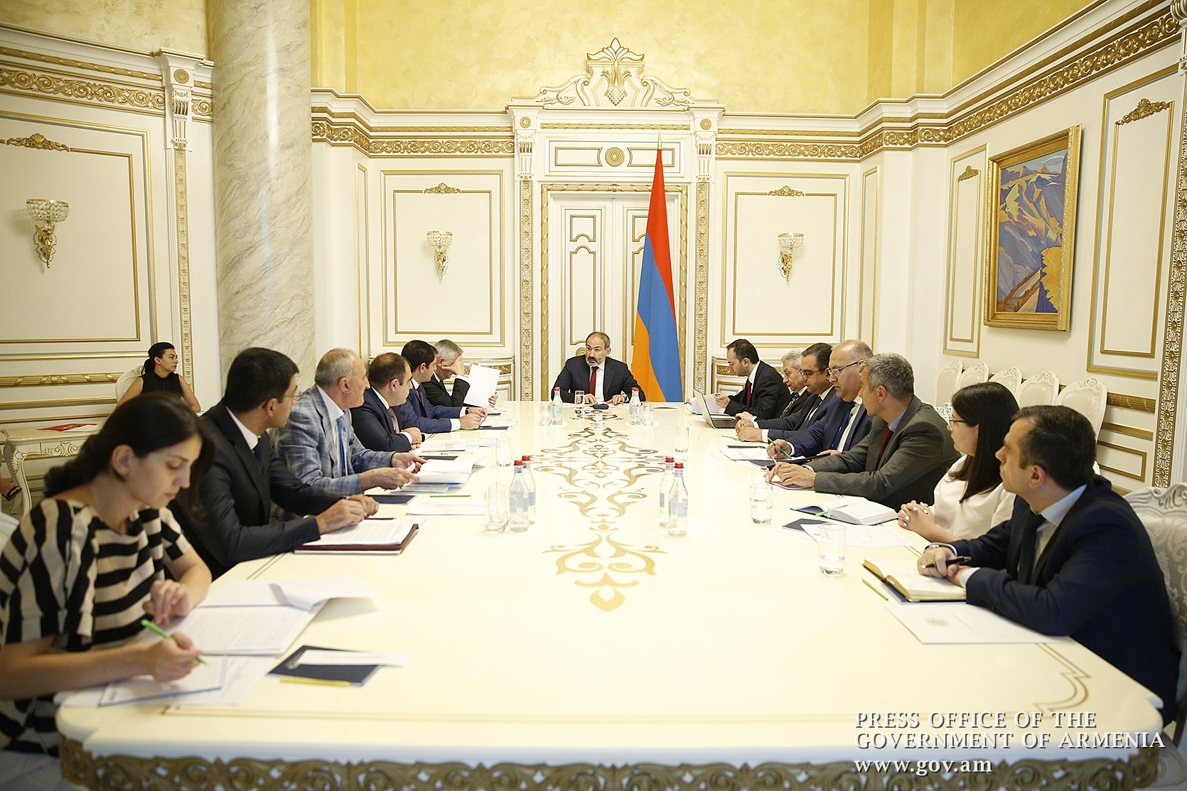 Премьер-министру представлен процесс реализации программы по строительству линии электропередач Армения-Грузия и подстанций