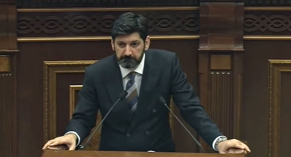 Судья Ваге Григорян предлагает три варианта разрешения кризиса в Конституционном Суде
