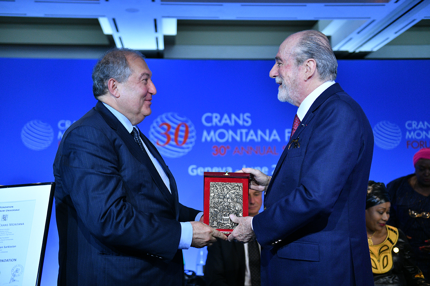 Президент Армении удостоен премии форума Crans Montana PRIX DE LA FONDATION 2019
