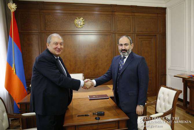 Никол Пашинян поздравил президента Саргсяна с днем рождения