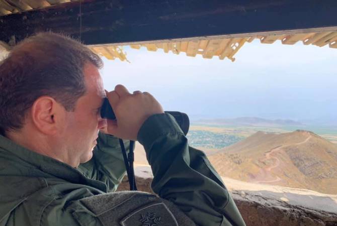 Министр обороны Давид Тоноян посетил боевой опорный пункт на границе