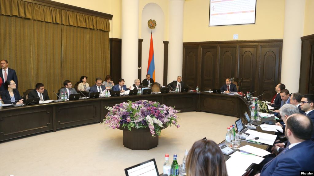 Правительство Армении одобрило проект повышения минимальной зарплаты с 55 до 68 тыс драмов