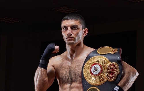 Артем Далакян из Украины в третий раз защитил пояс чемпиона мира WBA: видео