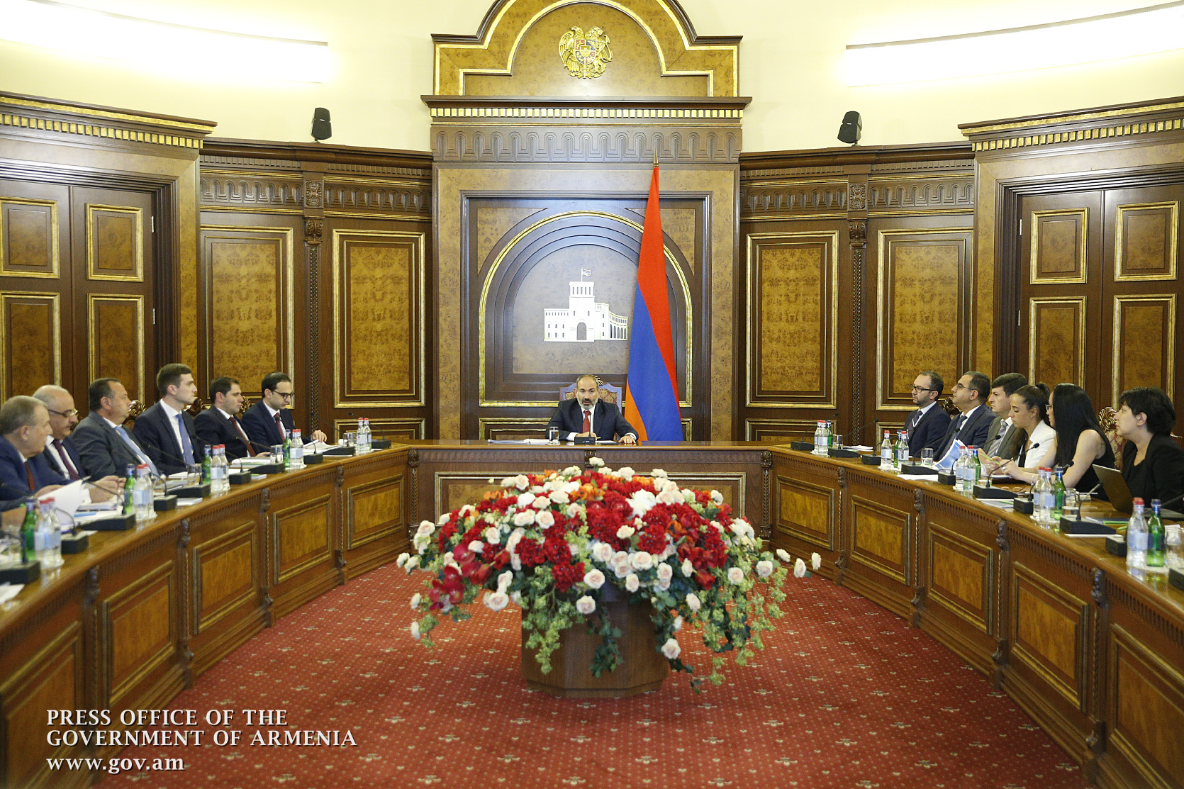 Никол Пашинян провел совещание по развитию гражданской авиации в Армении