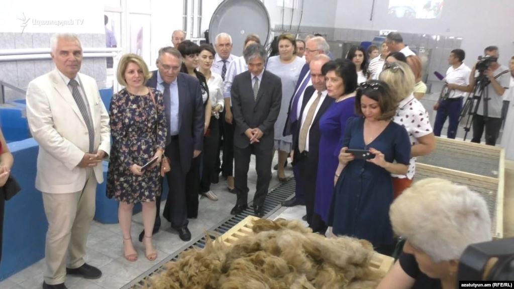 В Амасии открылась фабрика по переработке шерсти