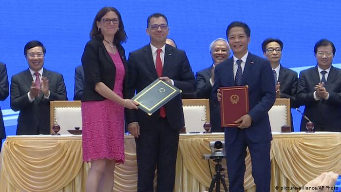 ЕС и Вьетнам в Ханое заключили соглашение о свободной торговле