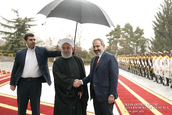 Никол Пашинян провел телефонный разговор с президентом Ирана Хасаном Рухани
