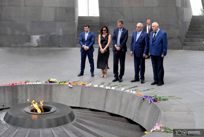 Новоназначенный посол Израиля в Армении посетил Мемориал жертв Геноцида армян