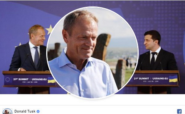 Дональд Туск разместил в качестве фото своего профиля в Facebook снимок на фоне армянских хачкаров