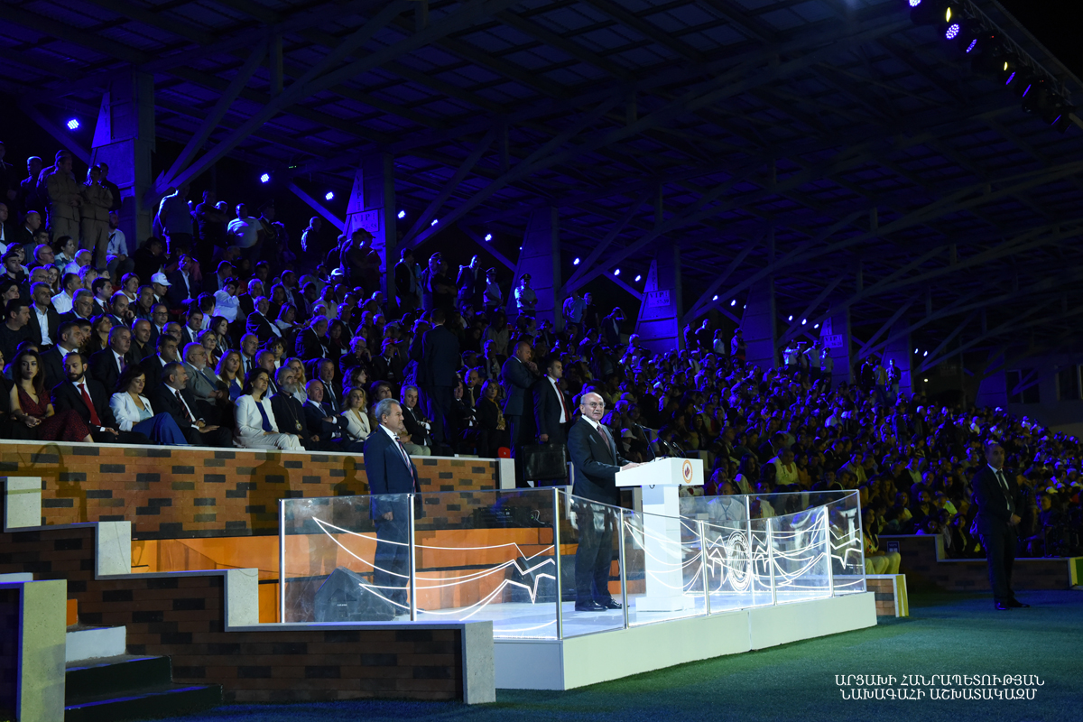 Бако Саакян выступил с речью на церемонии открытия VII Панармянских игр в Степанакерте