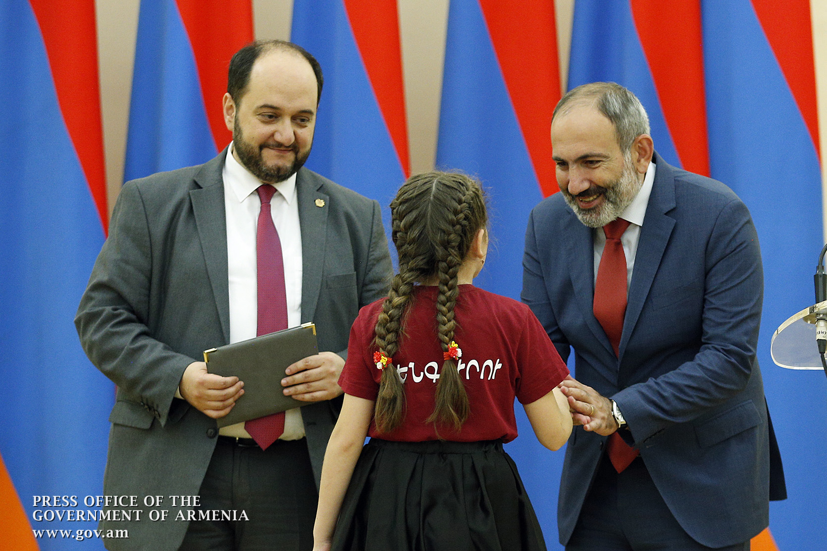 В резиденции премьер-министра наградили отличившихся учеников и выпускников-медалистов