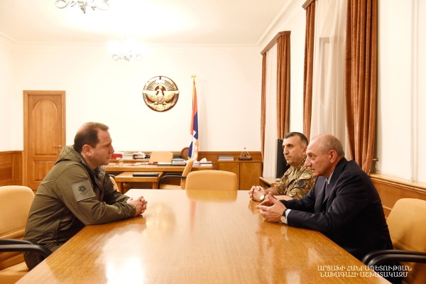 Бако Саакян и Давид Тоноян обсудили ряд вопросов армейского строительства