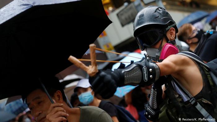 Протесты в Гонконге: полиция впервые применила огнестрельное оружие