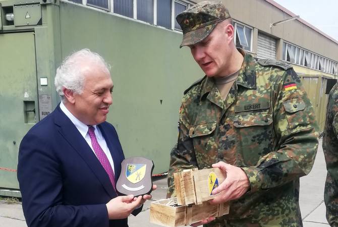 Посол Армении в Германии встретились с армянскими миротворцами на военной базе НАТО в Гермерсхайме