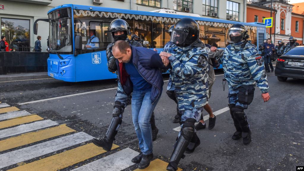 Почти 50 тысяч человек участвовали на акции протеста в Москве, задержано 150