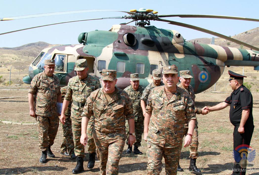 Начальник Генштаба ВС Армении и министр обороны Арцаха посетили передовую