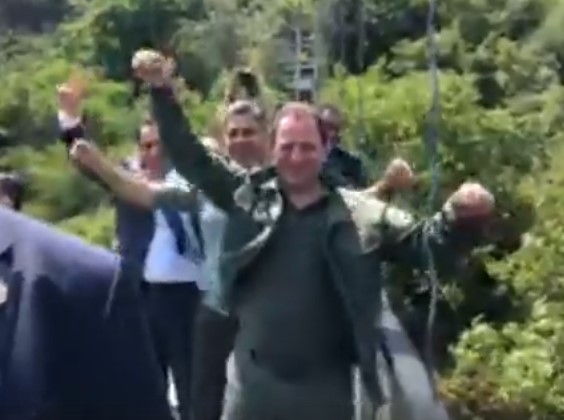 Кочари на «качающемся» мосту: Пашинян и министры посетили Хндзореск по пути в Арцах