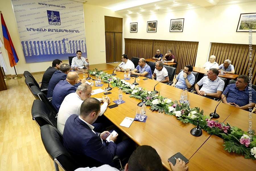 Мэр Еревана Aйк Марутян представил предложения компаниям, осуществляющим перевозку пассажиров