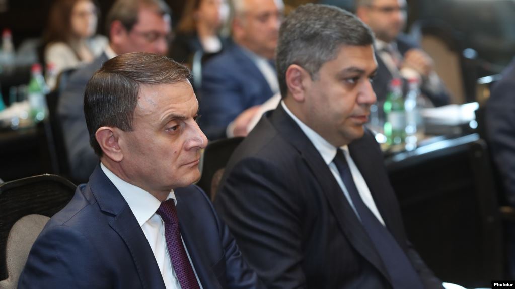 Представители гражданского общества: Пашинян должен объяснить, почему уволены Ванецян и Осипян